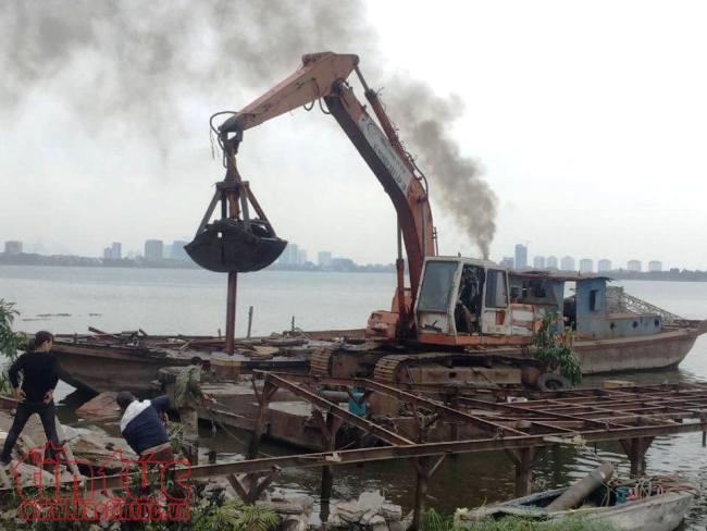 Sau giải toả nhà nổi, khu vực Hồ Tây ngập ngụa rác, sình lầy ảnh 1